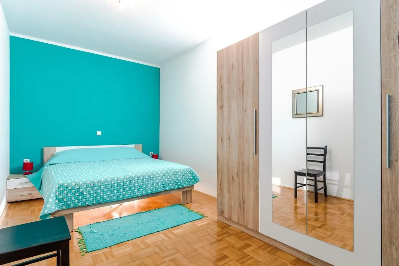 Apartment Yean Kaštela