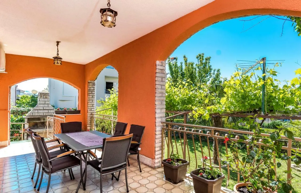 Apartment Yean Kaštela