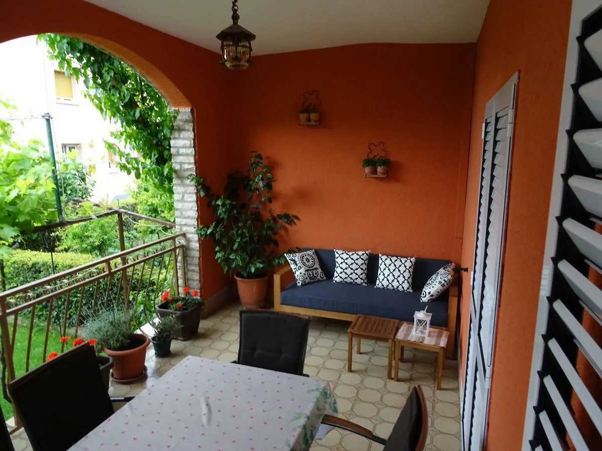 Apartment Yean Kaštela